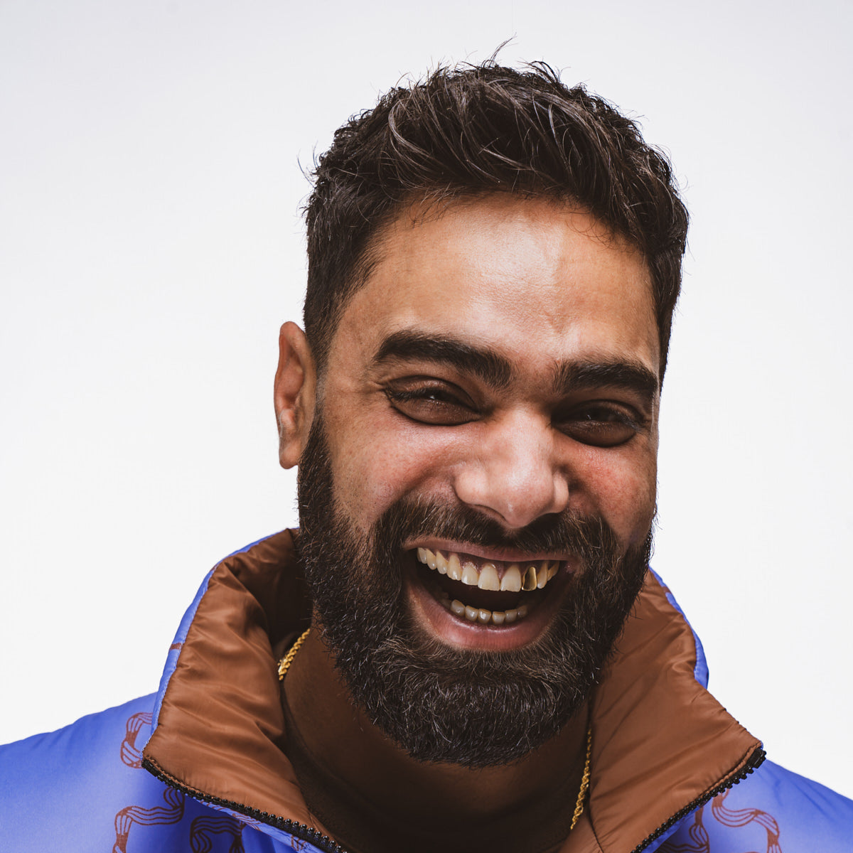 Reuzel Refresh No Rinse Beard Wash bottle with label, designed for cleaning and refreshing beards without rinsing.